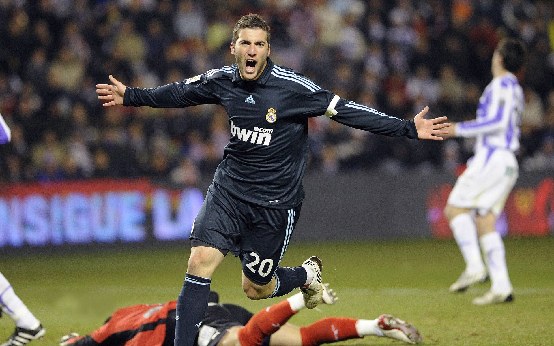 当安第斯雄鹰遇上蓝黑军团，哈弗茨刷新纪录背后的足球全球化寓言