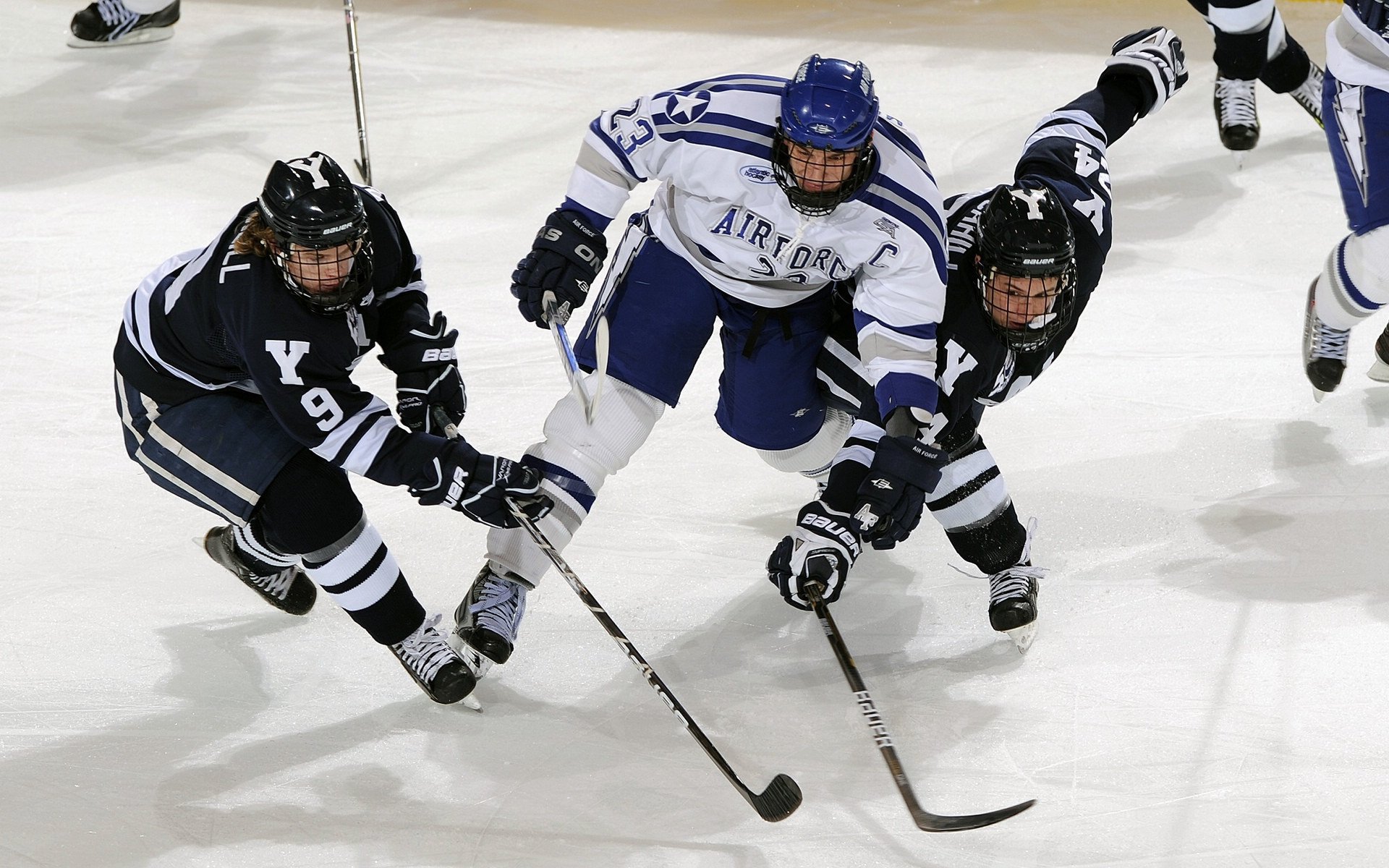赛道风云，皮亚斯特里火热状态助法拉利横扫梅赛德斯